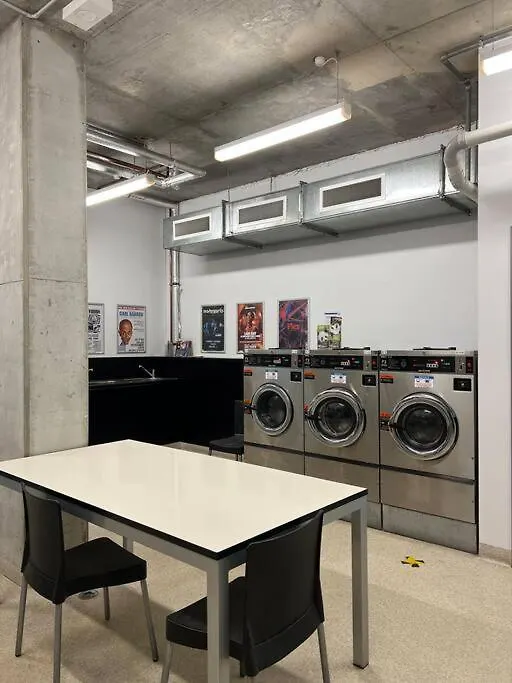 Entire 2Br Central Apt 1004 Adelaide Apartment